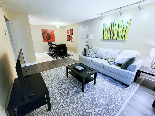 Building Photo - 1700 SW 16th Ct Unit ID1359114P