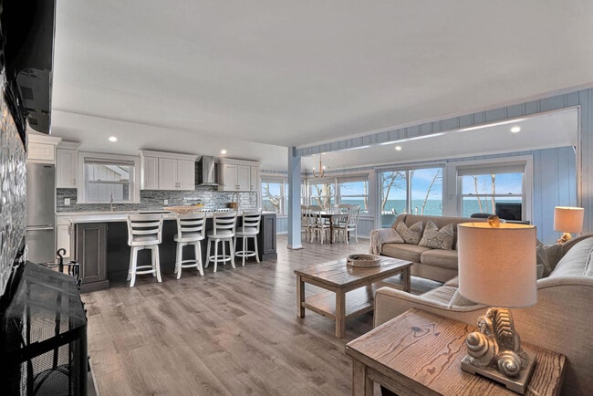 Building Photo - 7 Oak St Unit ID1262272P