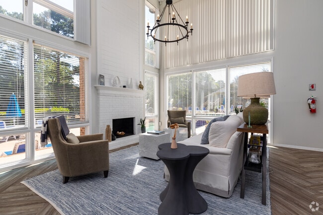 Clubhouse - Huntington Apartments