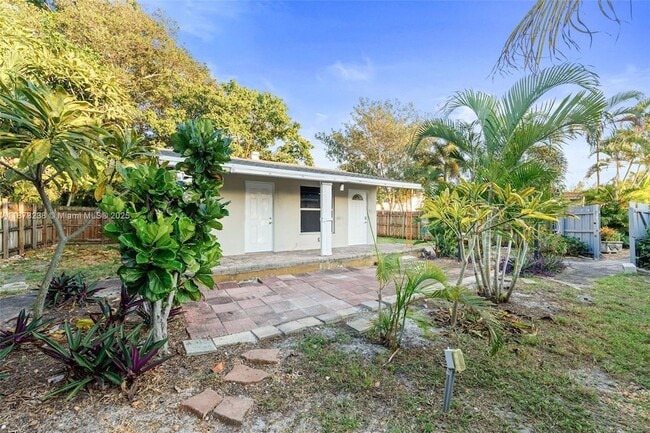 Photo - 1565 NE 32nd St