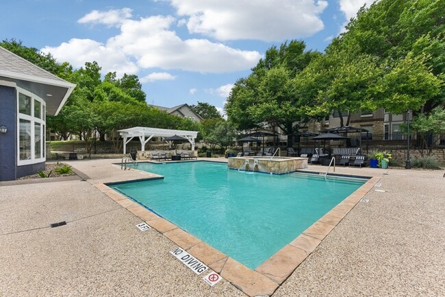 Building Photo - Madison Dell Ranch Apartments