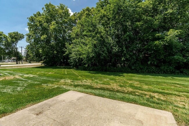 Photo - 9006 Leicester Way