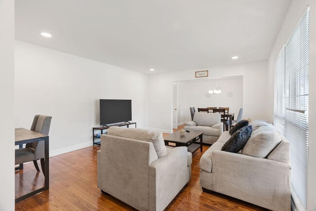 Photo - 5382 Kings Park Dr Unit SI ID1472891P