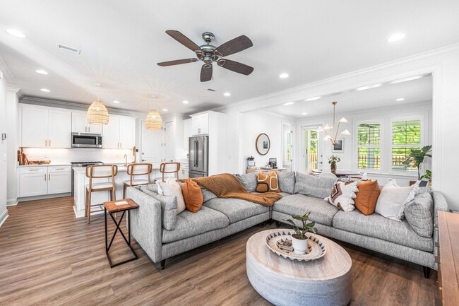 Photo - 229 Windrow Way