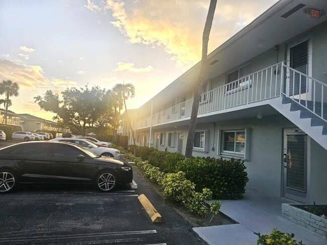 Building Photo - 2600 SW 22nd Ave Unit 908