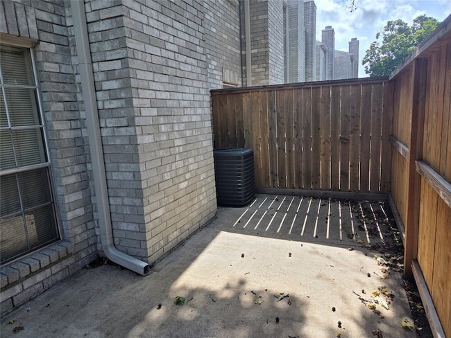 Building Photo - 3780 Tanglewilde St Unit 106