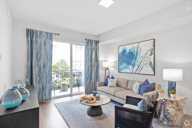 2BR, 2BA -990SF - River North