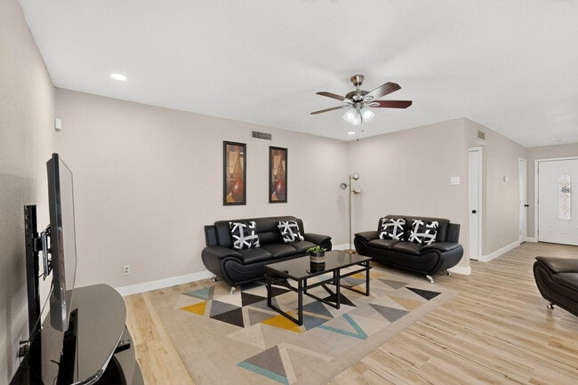 Building Photo - 136 Yorkshire Dr Unit SI ID1492679P