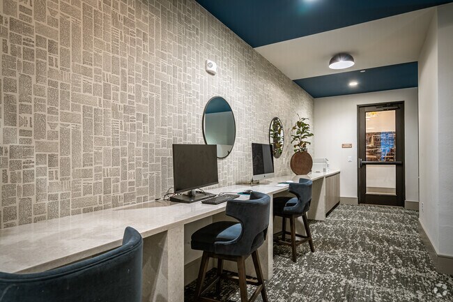 Buisness Center - Bellrock Market Station