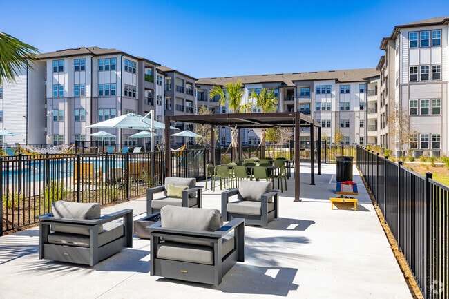 Fire Pit and Lounge Area - Solaris at Kissimmee