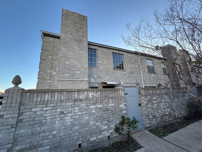 Building Photo - 7400 Bellerive Dr Unit 1401