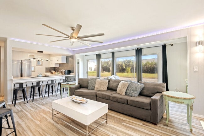 Building Photo - 4000 Gulf Terrace Dr Unit ID1285938P