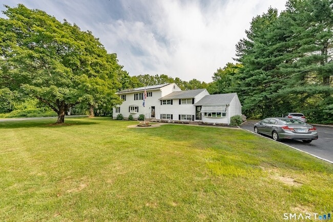 Building Photo - 15 Roarke Rd