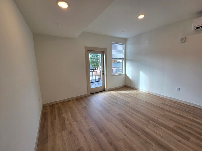 Photo - 478 S Main St