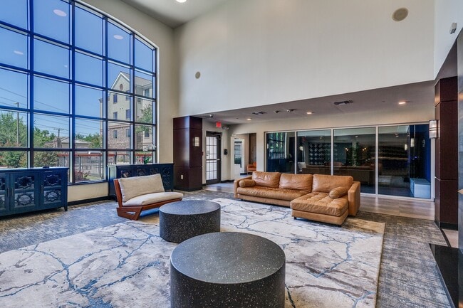 Lobby(2) - Onyx at Oslo