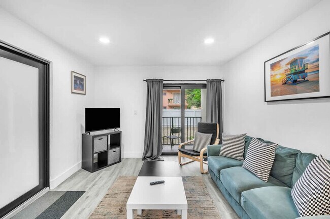 Photo - 653 SW 2nd St Unit SI ID1574012P