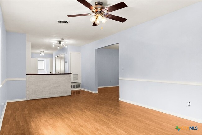 Photo - 204 Oak St