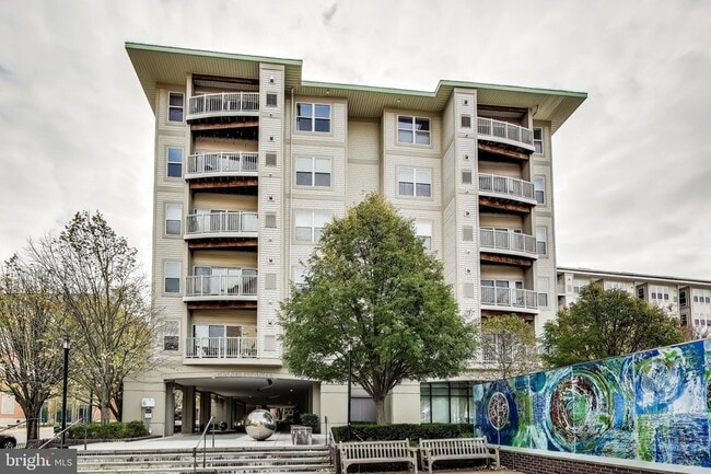 Building Photo - 8045 Newell St Unit 108