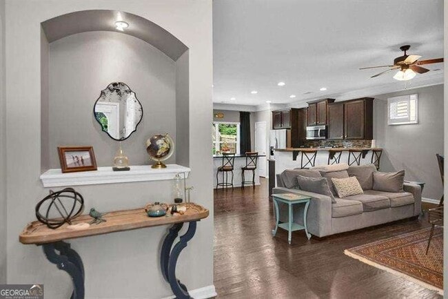 Photo - 307 Lakeside Ln