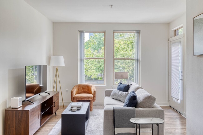 Building Photo - 11000 NE 10th St Unit FL2-ID3268A