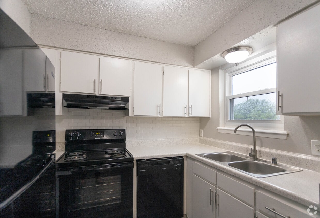 Floor Plan - 2 bedroom 1 1/2 bath 