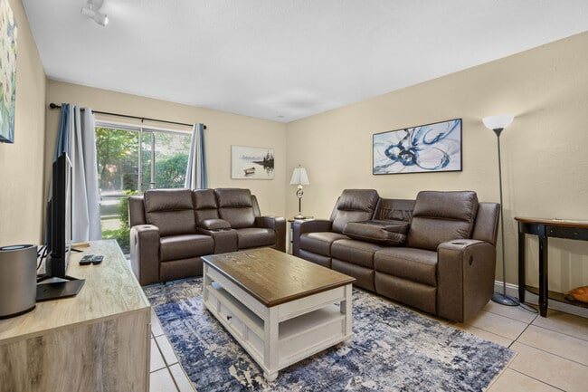 Building Photo - 1700 SW 16th Ct Unit ID1359132P