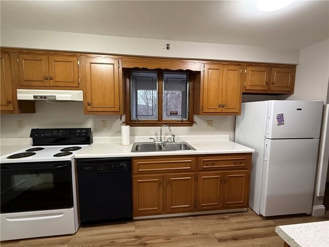 Photo - 825 10th Ave