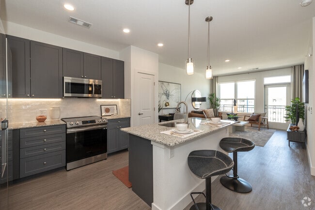 1BR, 1BA - 764SF - Kitchen - The Hayes