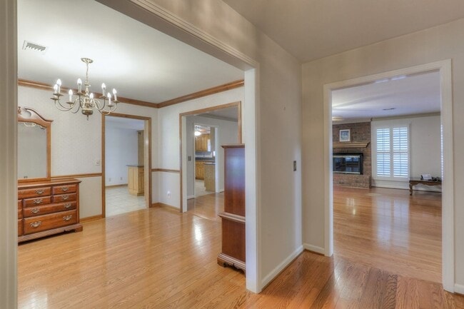 Photo - 2303 Friendship Dr
