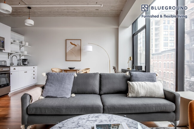 Photo - 676 N La Salle Dr Unit FL3-ID899