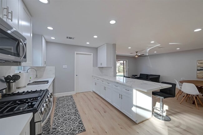 Photo - 5522 Caversham Dr