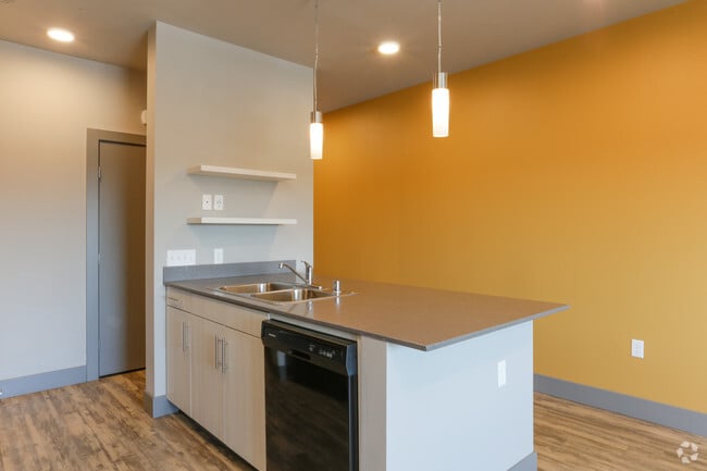 1BR, 1BA - 800 SF - Central Park Villas