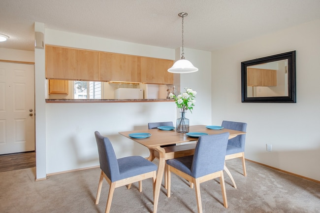 2x2 - Dining Area - Fishers Mill Apartments