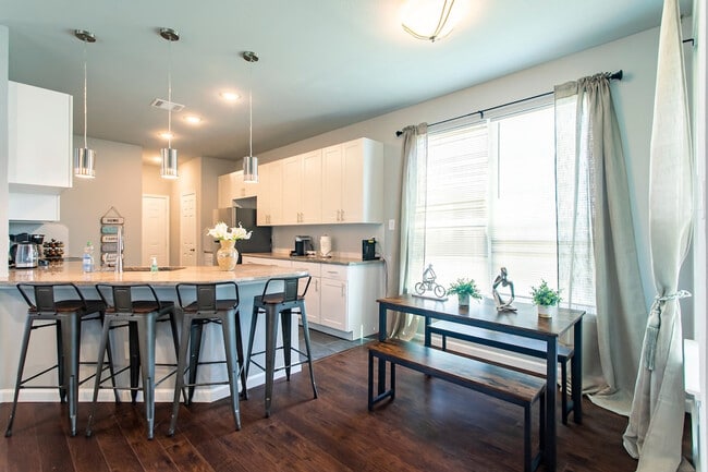 Photo - 200 E Rogers St Unit ID1056426P