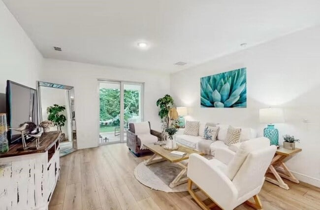 Photo - 708 Newhall Terrace