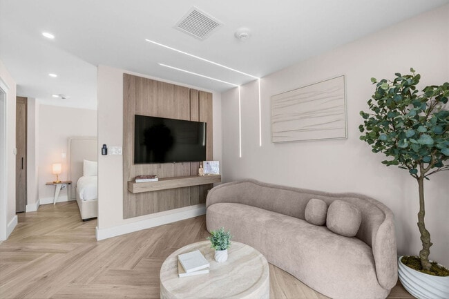 Building Photo - 10996 Front Beach Rd Unit SI FL2-ID1622376P