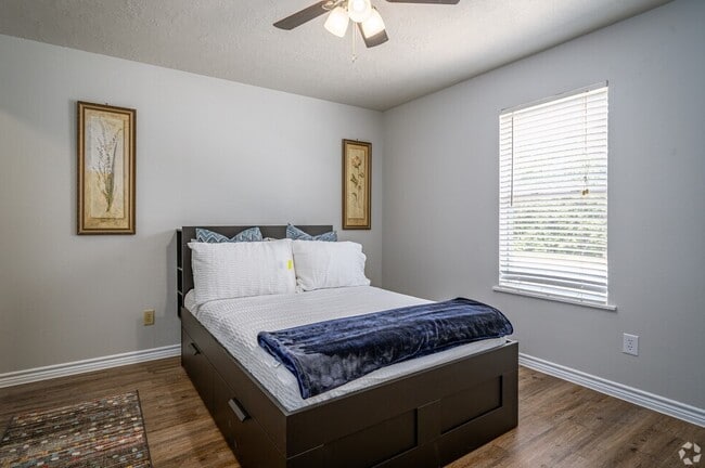 Photo - EAGLE CREST APARTMENTS