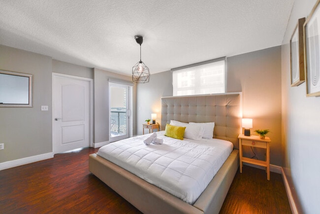 Photo - 1 SE 12th St Unit FL19-ID1022198P