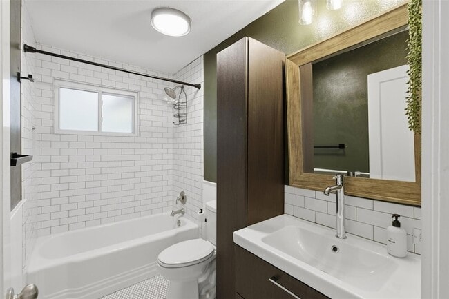 Photo - 5614 Shoalwood Ave