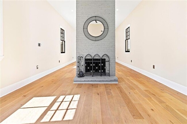 Photo - 826 Delachaise St