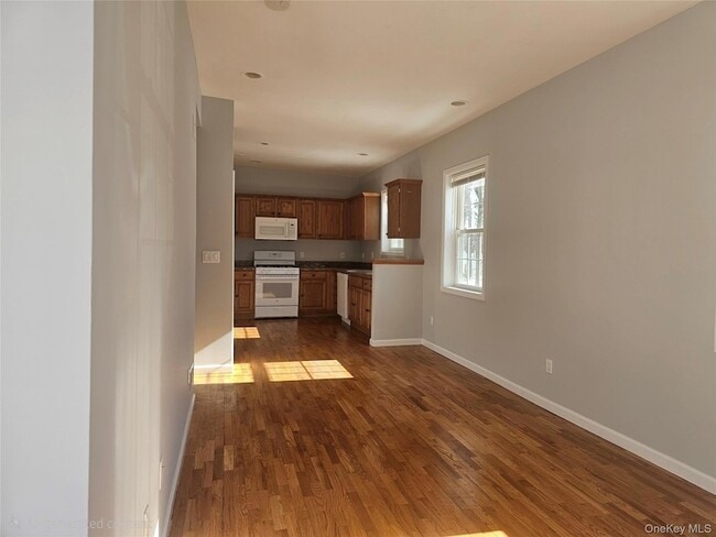 Photo - 10 Burnside Ave Unit B