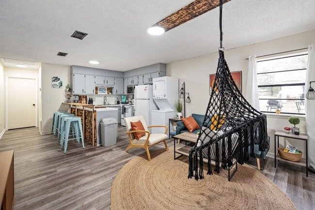 Building Photo - 2001 N 61st Ave Unit ID1328012P