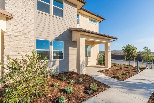 Photo - 253 Westdale