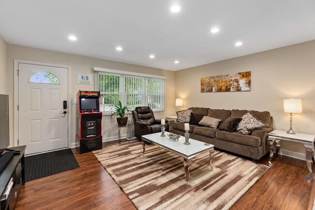 Building Photo - 121 King Ct Unit ID1285053P