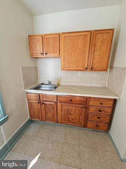 Building Photo - 5515 N Fairhill St