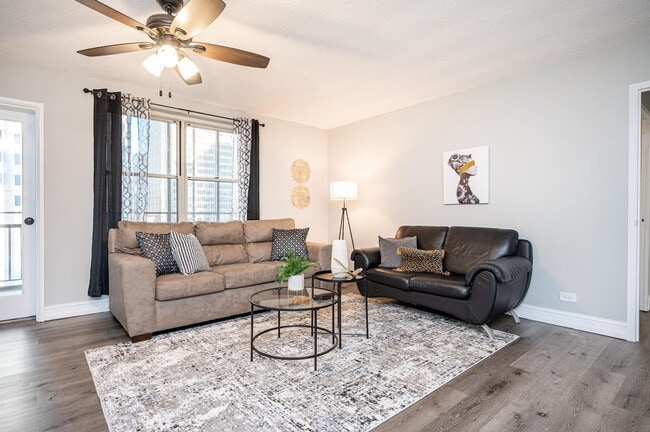 Building Photo - 300 Peachtree Rd NE Unit ID1299414P