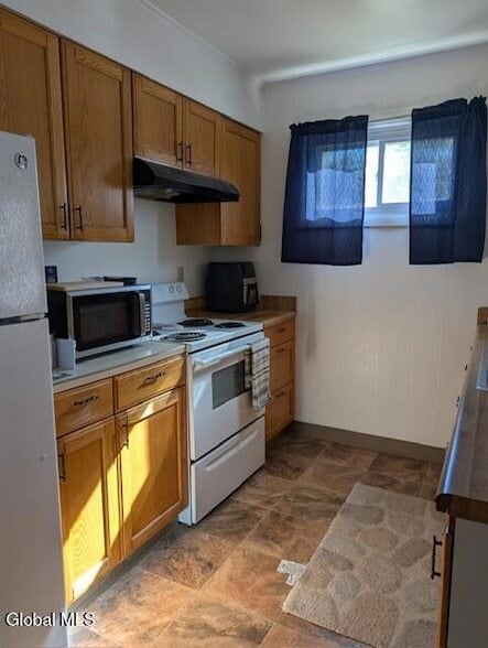 Building Photo - 6659 NY-32 Unit A