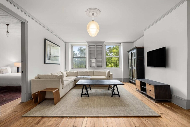 Building Photo - 185 E Broadway Unit ID1330811P