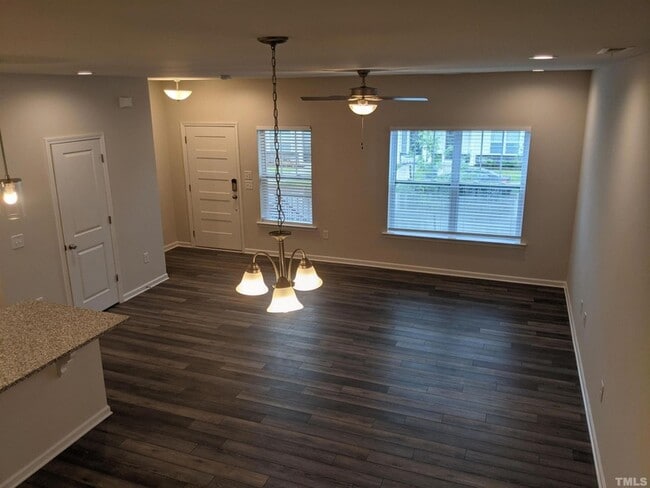 Photo - 912 Robbie Jackson Ln