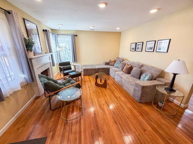 Building Photo - 2069 Horne St Unit ID1364157P